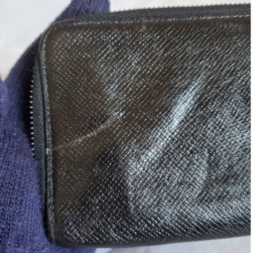 SOLD***Authentic LOUIS VUITTON Ardoise Taiga Zippy Vertical… - Picture 4 of 10